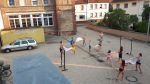 004-20180807 1931-Wasserbombenvolleyball im Hof 04.jpg